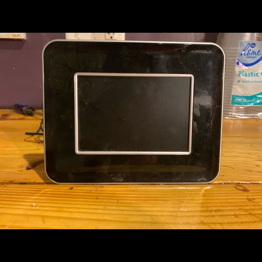 Digital photo frame